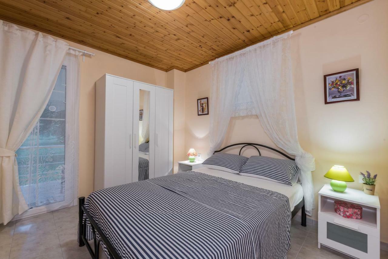 Family Holiday Apartment With Garden & Bbq Velonádes Extérieur photo