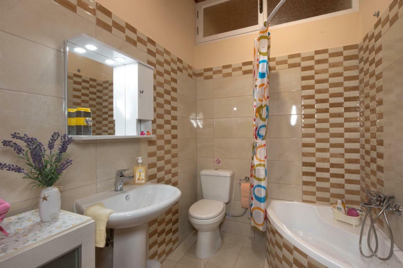 Family Holiday Apartment With Garden & Bbq Velonádes Extérieur photo